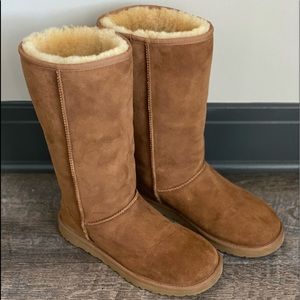 Selling size 9 classic tall Ugg’s
